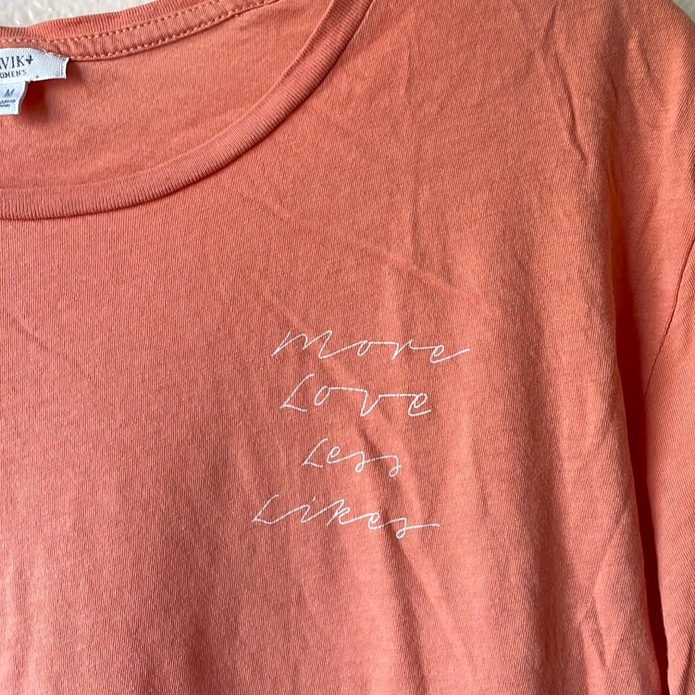 Tavik Social Media T Shirt in Peach - Medium